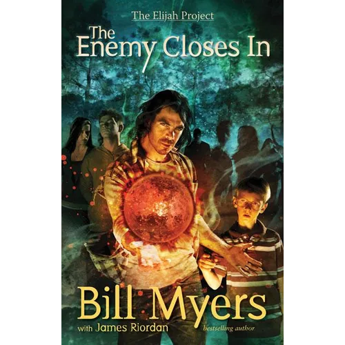 The Enemy Closes in: 2 - Paperback